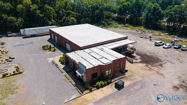 6 Acres of Improved Commercial Land for Sale in Scottsboro, Alabama