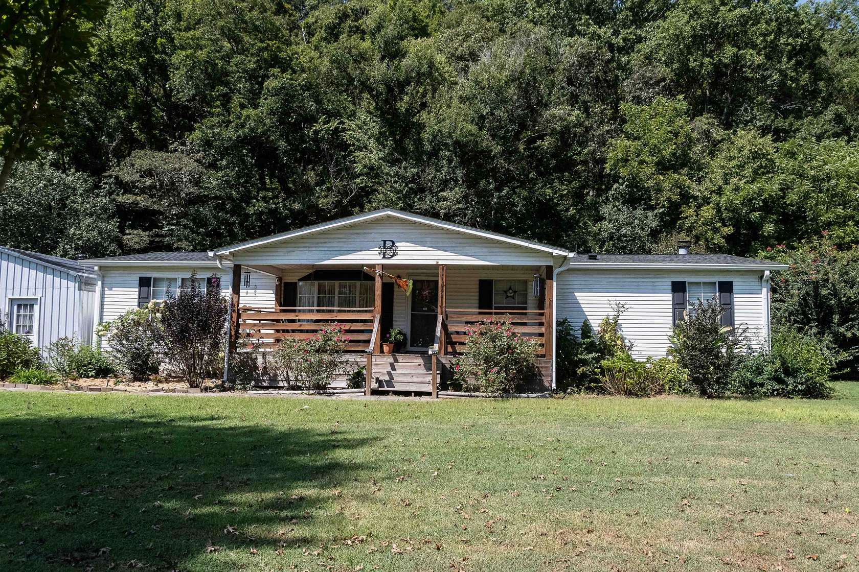 9 Acres of Land with Home for Sale in Goodspring, Tennessee
