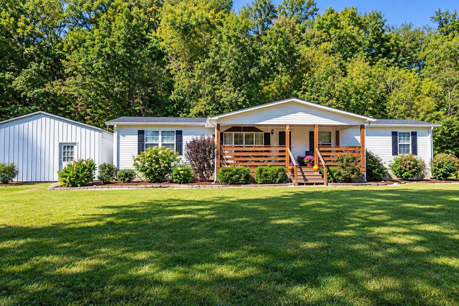 9 Acres of Land with Home for Sale in Goodspring, Tennessee