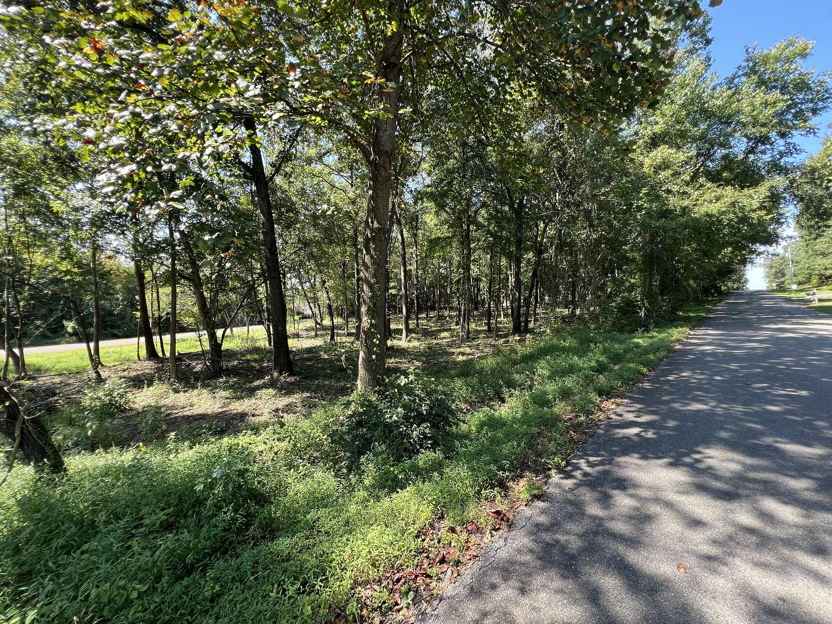 0.92 Acres of Residential Land for Sale in Paris, Tennessee