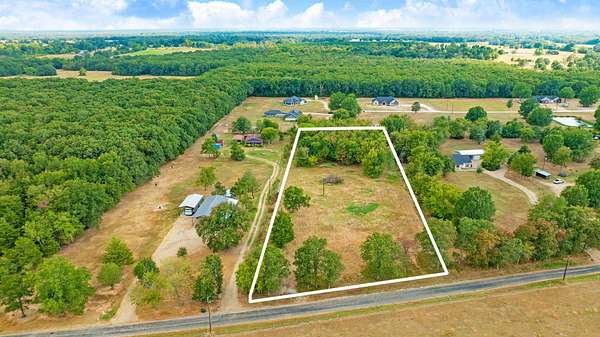 2.65 Acres of Residential Land for Sale in Blossom, Texas