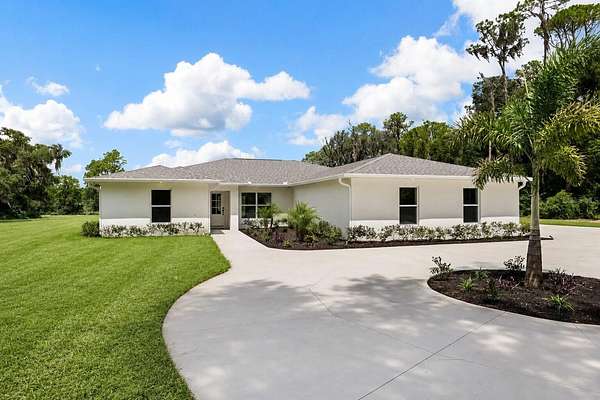 4.59 Acres of Land with Home for Sale in Umatilla, Florida