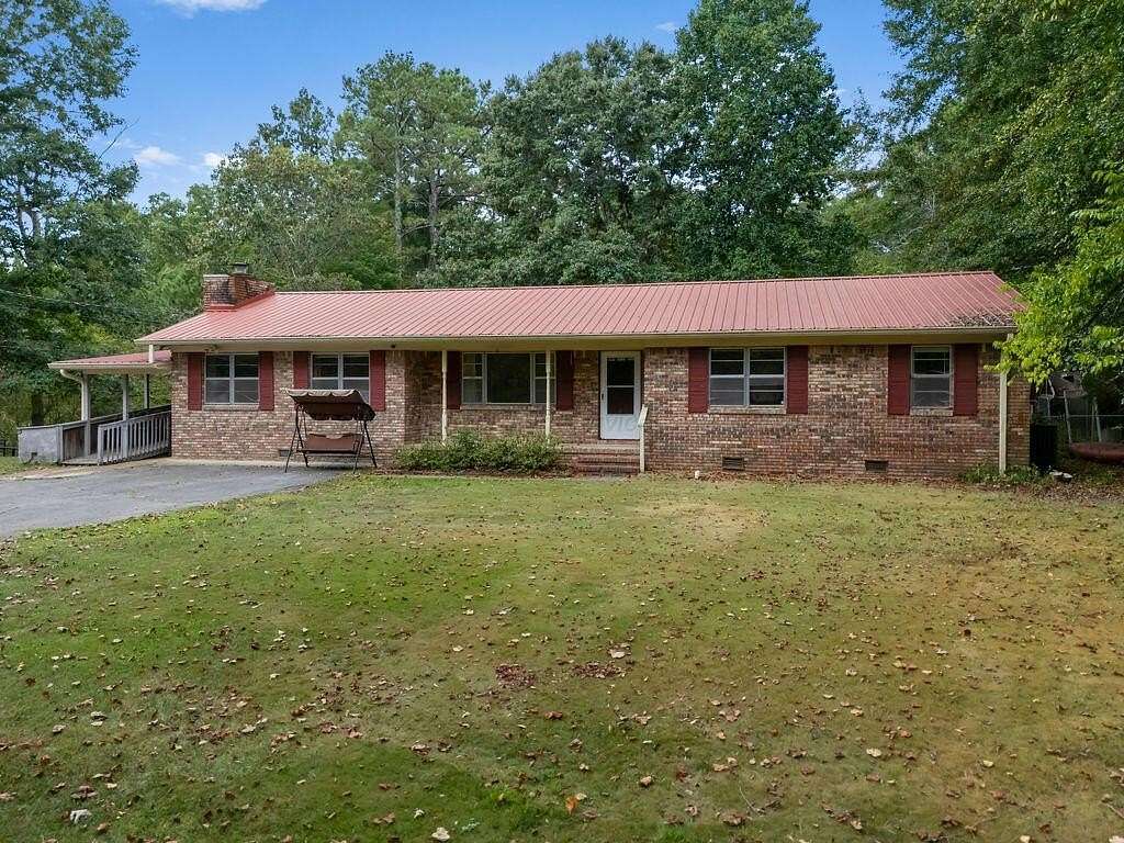 1.5 Acres of Land with Home for Sale in Jasper, Alabama