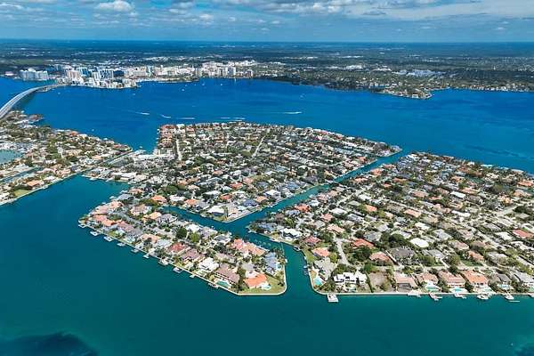 0.28 Acres of Residential Land for Sale in Sarasota, Florida