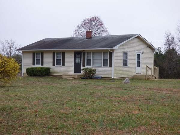 71.4 Acres of Recreational Land with Home for Sale in Nathalie, Virginia