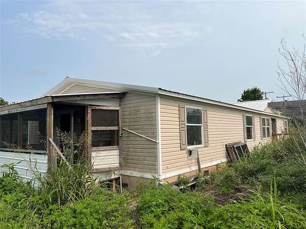 20 Acres of Land with Home for Sale in Stratford, Oklahoma