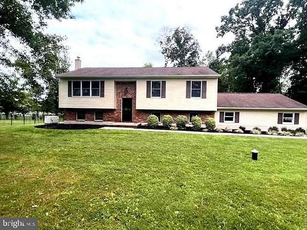 11.4 Acres of Land with Home for Lease in Pipersville, Pennsylvania