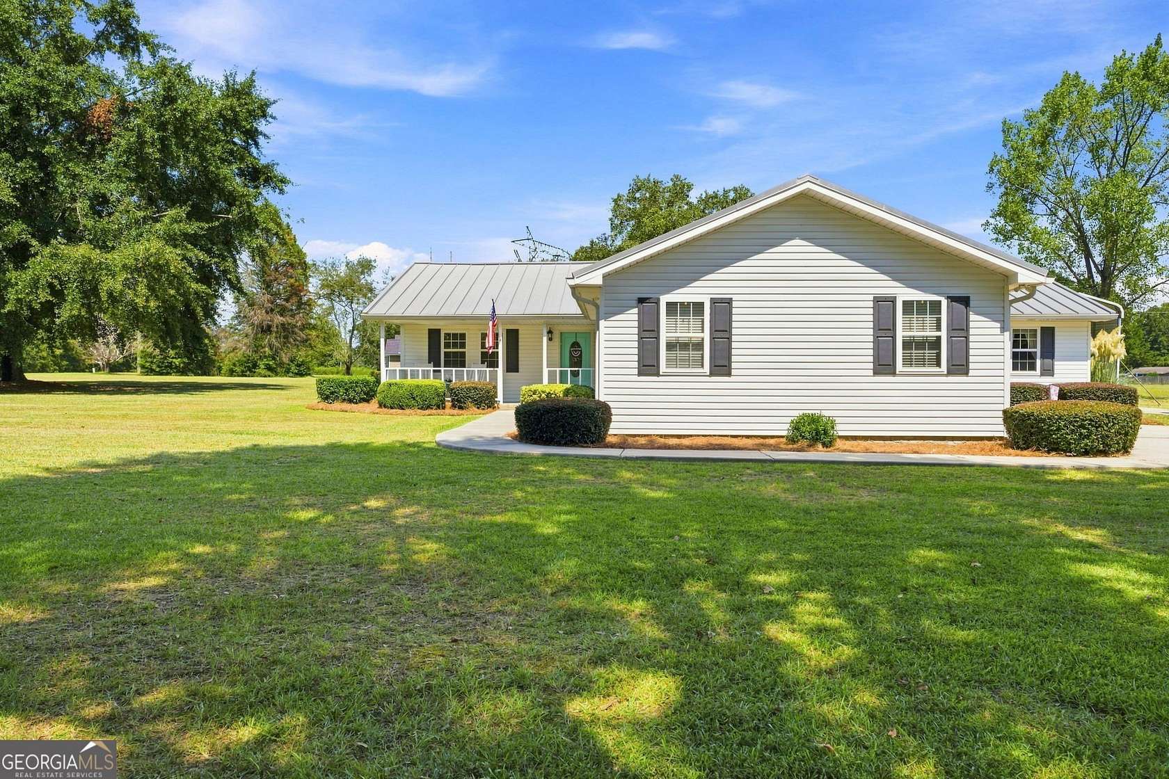 1.6 Acres of Land with Home for Sale in Byron, Georgia