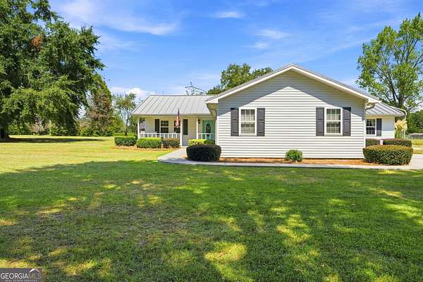 1.6 Acres of Land with Home for Sale in Byron, Georgia