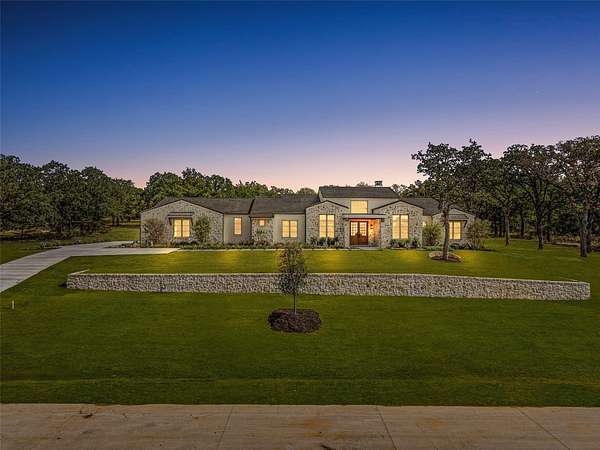 2 Acres of Land with Home for Sale in Fort Worth, Texas