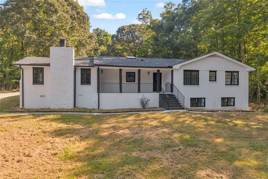 1.59 Acres of Land with Home for Sale in Fayetteville, Georgia