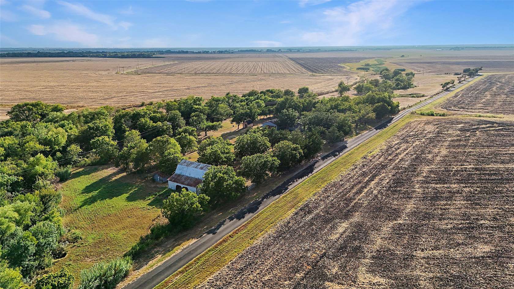 18.5 Acres of Land with Home for Sale in Italy, Texas