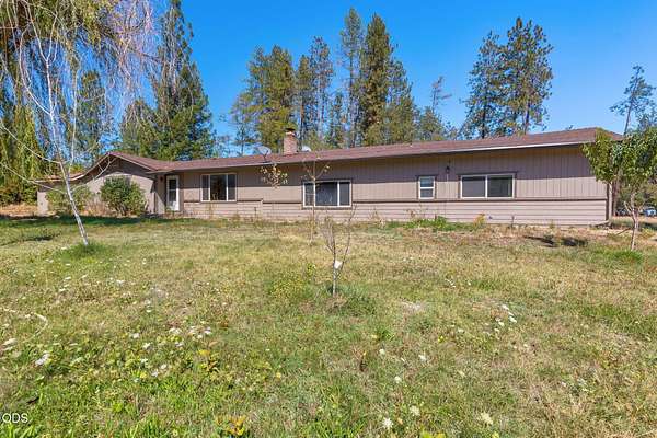 5.36 Acres of Land with Home for Sale in Grants Pass, Oregon