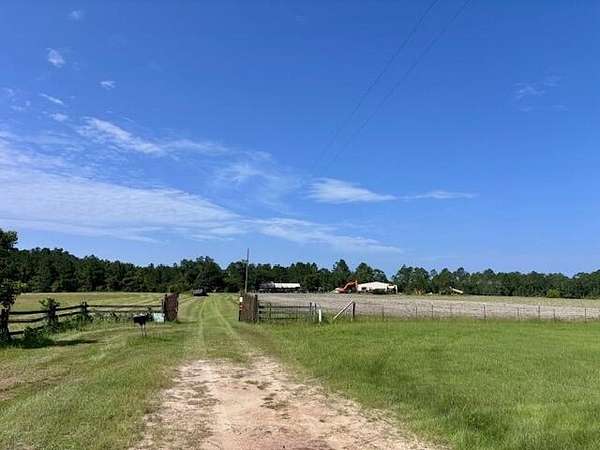 153 Acres of Land with Home for Sale in Nicholls, Georgia