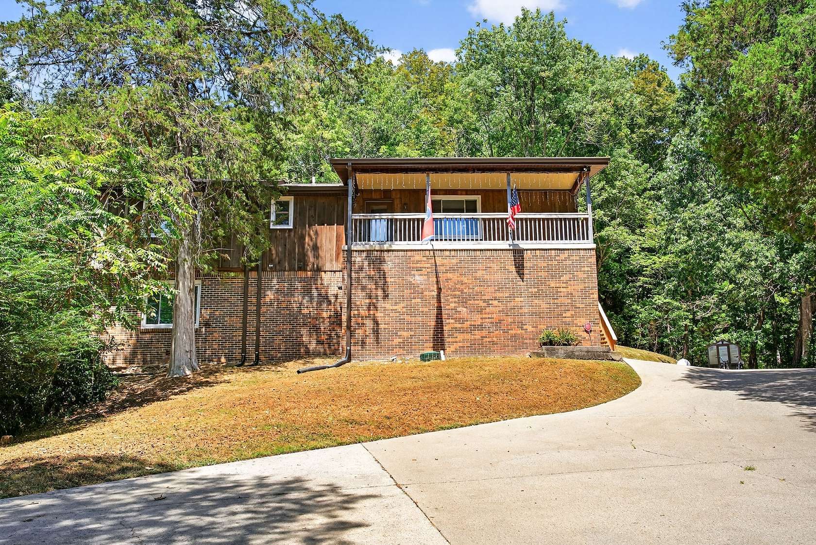 4.2 Acres of Land with Home for Sale in Hendersonville, Tennessee