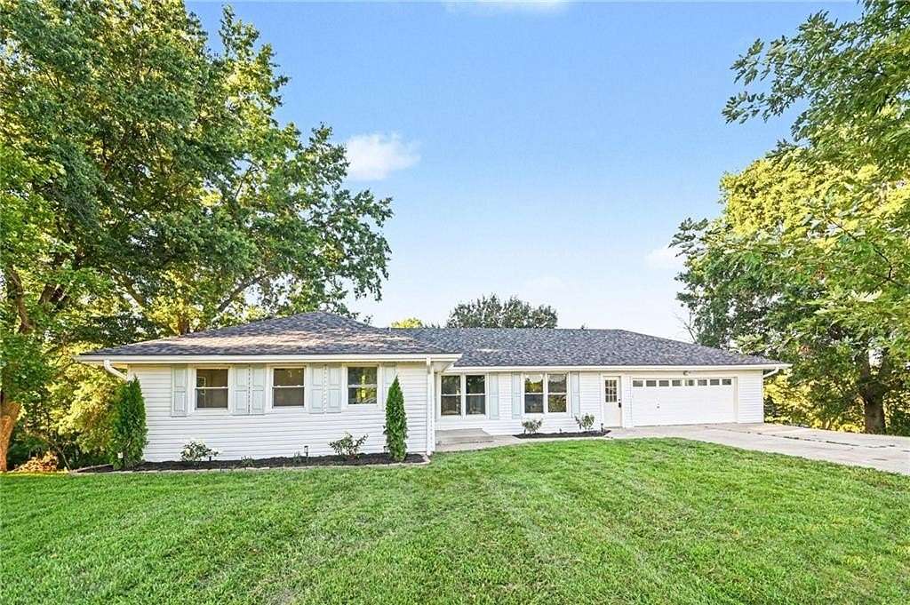 2.19 Acres of Land with Home for Sale in Liberty, Missouri