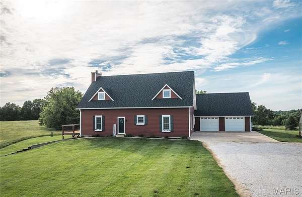 20 Acres of Land with Home for Sale in Hardin, Illinois