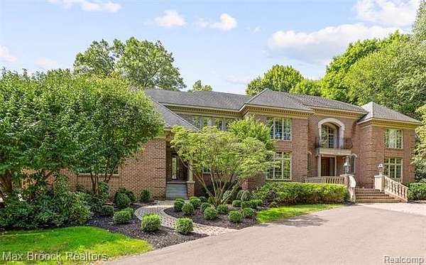 1.59 Acres of Land with Home for Sale in Bloomfield Township, Michigan