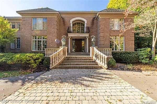 1.59 Acres of Land with Home for Sale in Bloomfield Township, Michigan