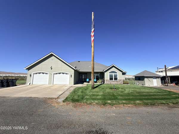 11 Acres of Land with Home for Sale in Yakima, Washington