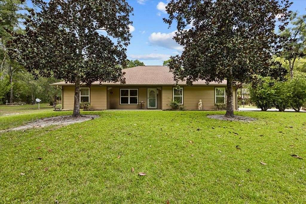 9.39 Acres of Land with Home for Sale in Bell, Florida