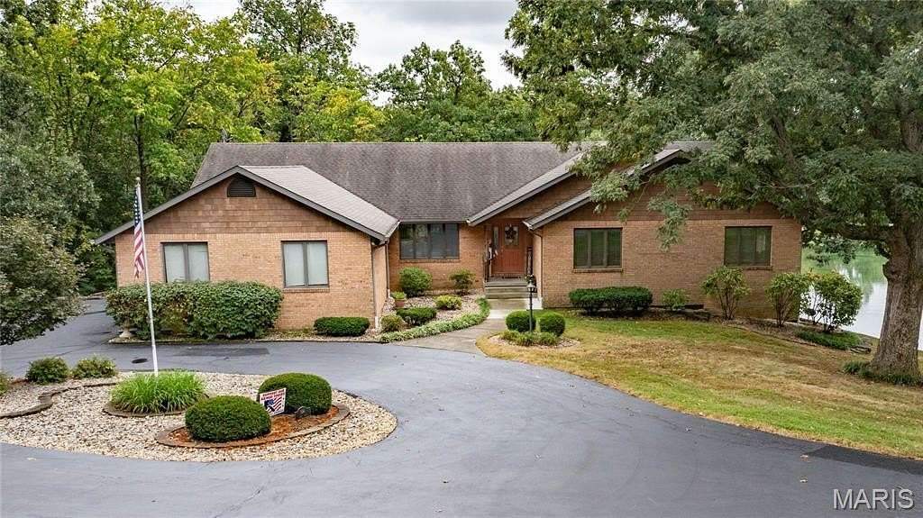 2 Acres of Land with Home for Sale in Alton, Illinois