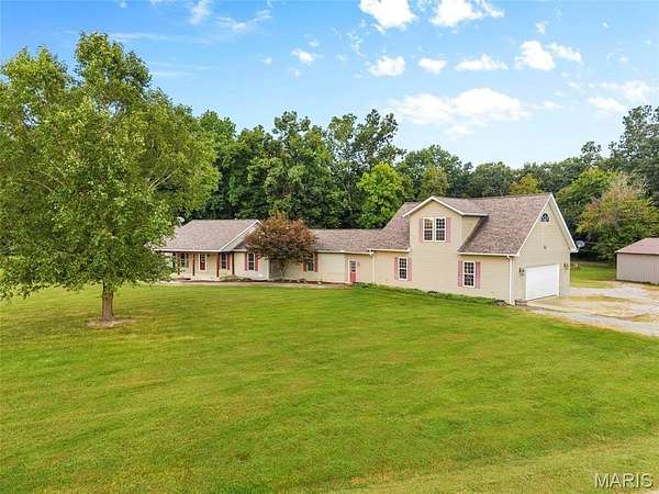 10 Acres of Recreational Land with Home for Sale in Mount Olive, Illinois
