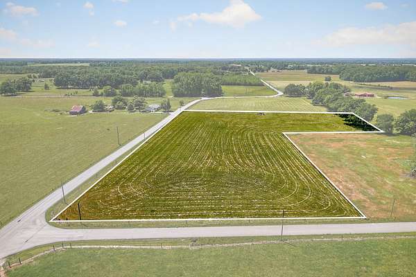 5 Acres of Residential Land for Sale in Morrison, Tennessee