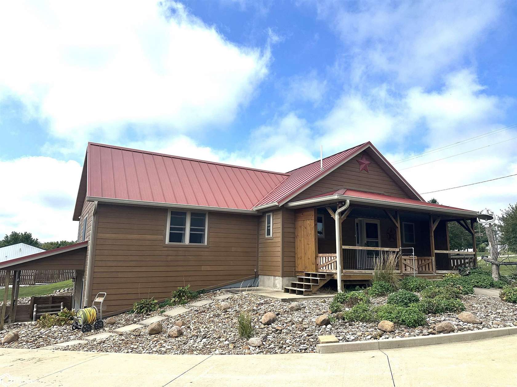 5.5 Acres of Land with Home for Sale in Douds, Iowa