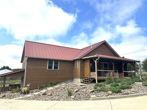 5.5 Acres of Land with Home for Sale in Douds, Iowa