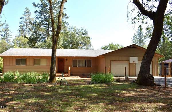 3.54 Acres of Land with Home for Sale in Merlin, Oregon