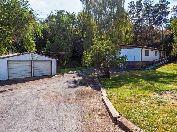 2.82 Acres of Land with Home for Sale in Colfax, Washington