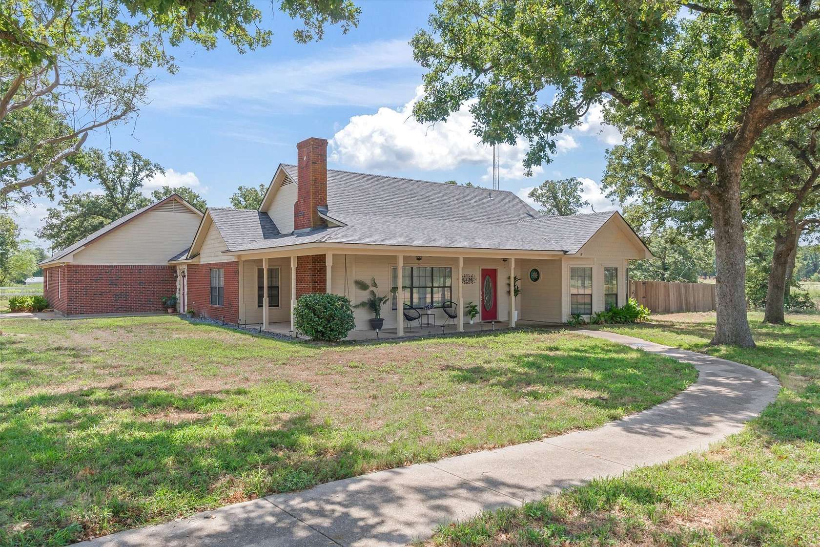13.5 Acres of Land with Home for Sale in Canton, Texas