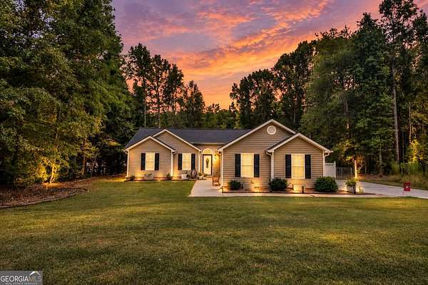 1.5 Acres of Land with Home for Sale in Senoia, Georgia