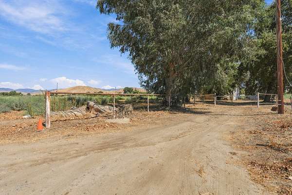 5 Acres of Residential Land for Sale in Woodlake, California