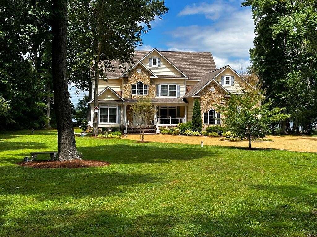 2.32 Acres of Land with Home for Sale in Weems, Virginia