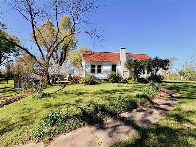 6.2 Acres of Land with Home for Sale in Natchez, Mississippi