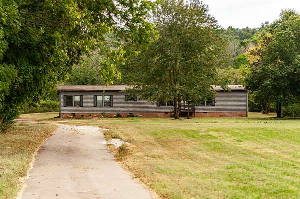5 Acres of Land with Home for Sale in Hartsville, Tennessee