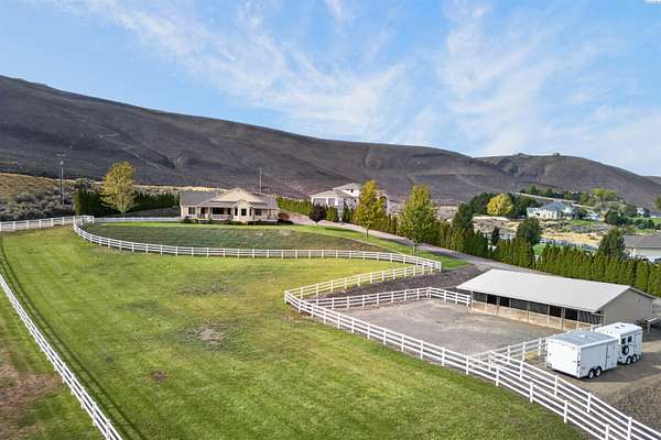 3 Acres of Land with Home for Sale in Kennewick, Washington