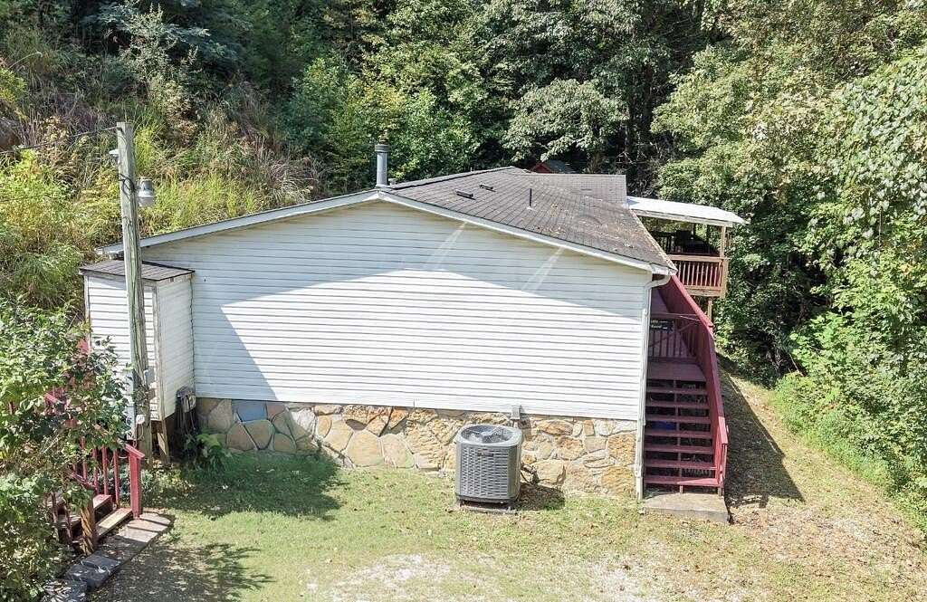 14 Acres of Land with Home for Sale in Delphia, Kentucky