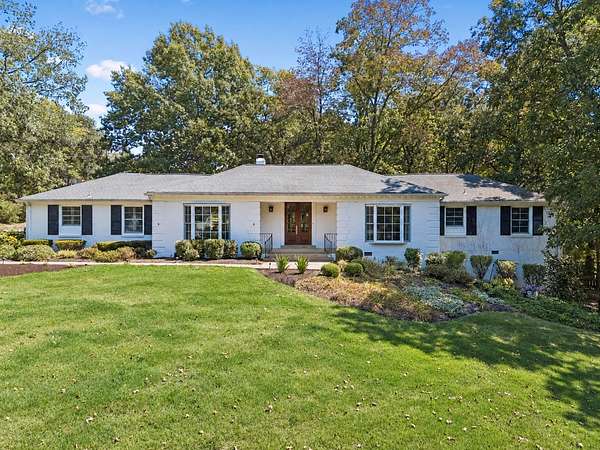 1.64 Acres of Land with Home for Sale in Nashville, Tennessee