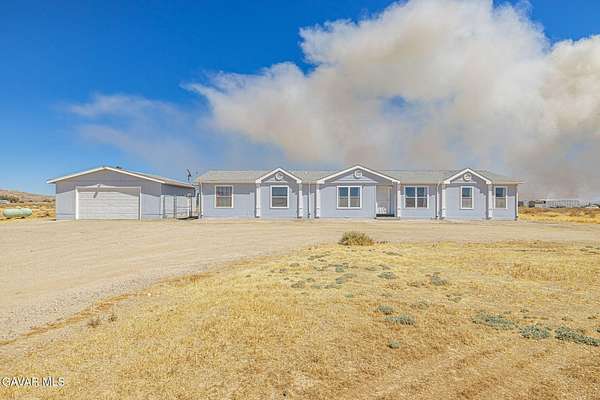 2.5 Acres of Land with Home for Sale in Rosamond, California