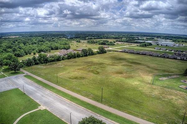 10 Acres of Land for Sale in Commerce, Texas