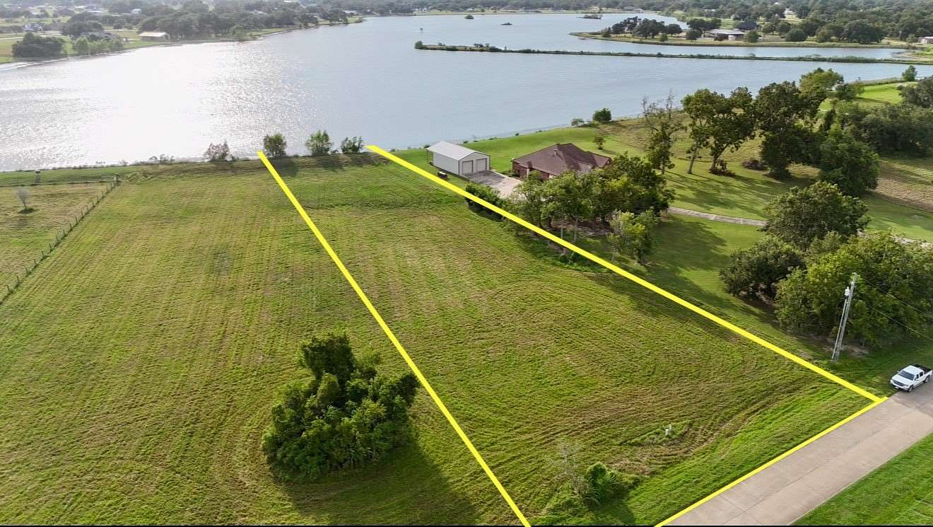 0.96 Acres of Residential Land for Sale in Angleton, Texas
