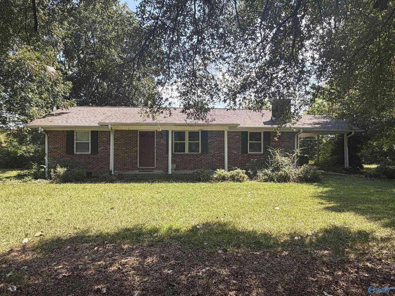 1.5 Acres of Land with Home for Lease in Eva, Alabama