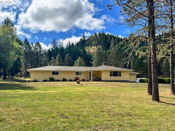 4 Acres of Land with Home for Sale in Roseburg, Oregon