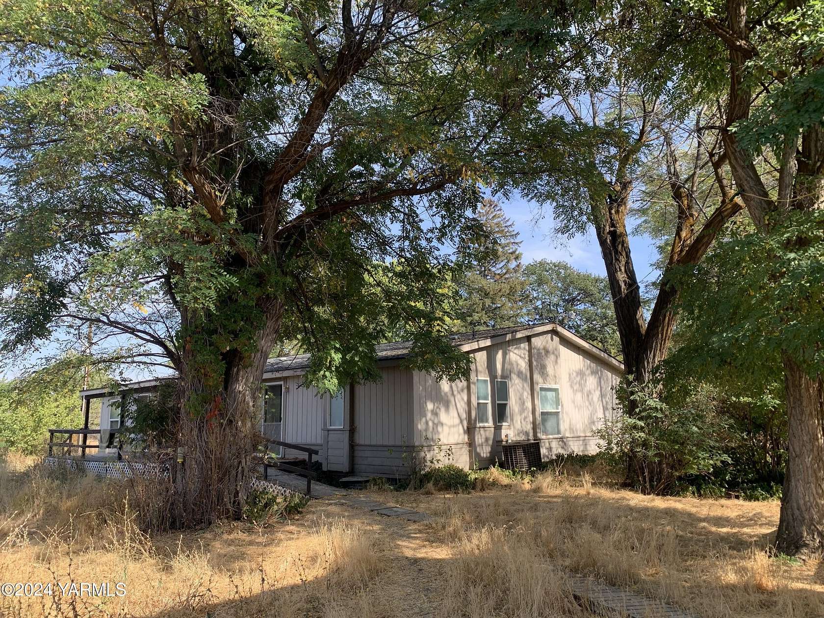 15 Acres of Land with Home for Sale in Yakima, Washington