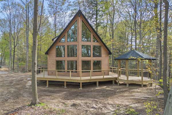 2.27 Acres of Land with Home for Lease in Erie, Pennsylvania