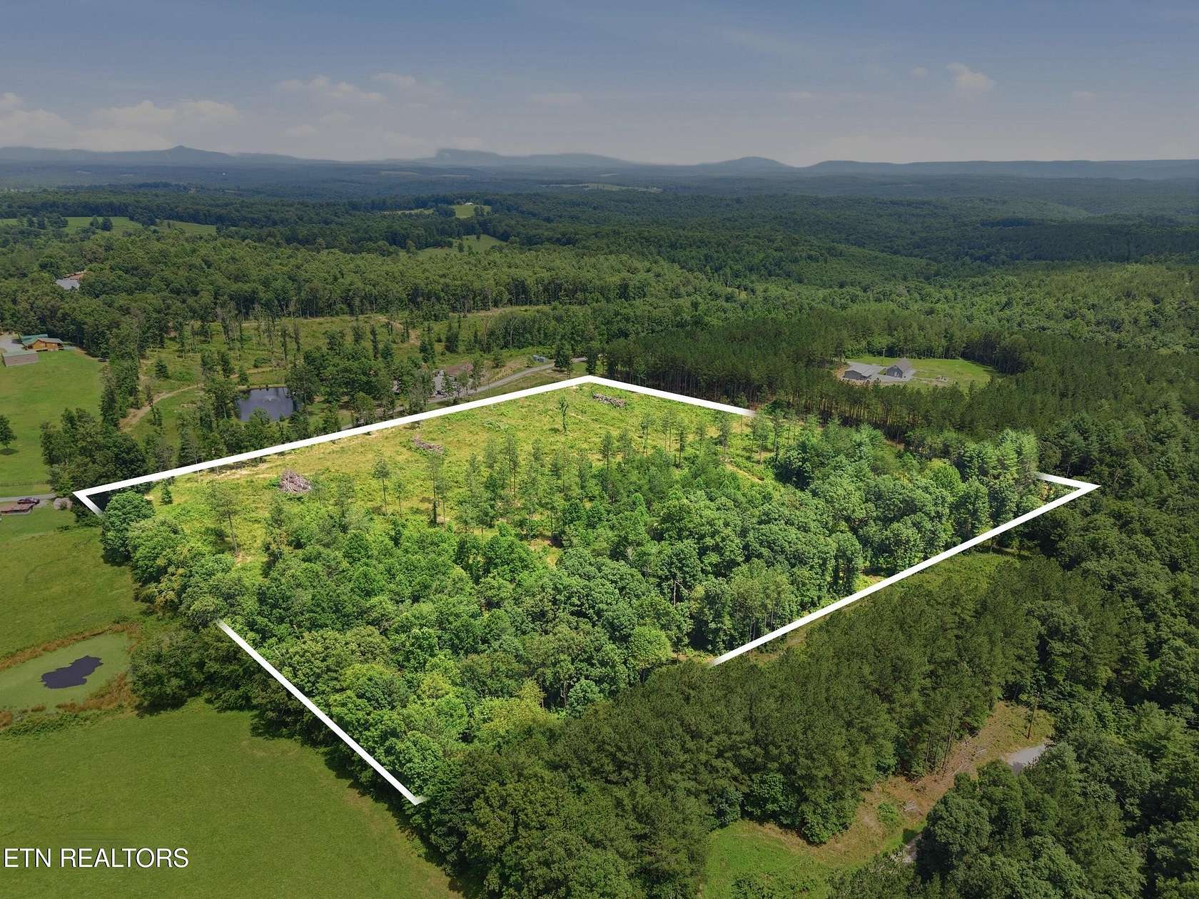 15 Acres of Recreational & Residential Land for Sale in Deer Lodge, Tennessee