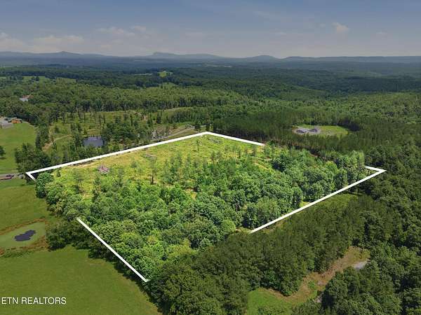 15 Acres of Recreational & Residential Land for Sale in Deer Lodge, Tennessee